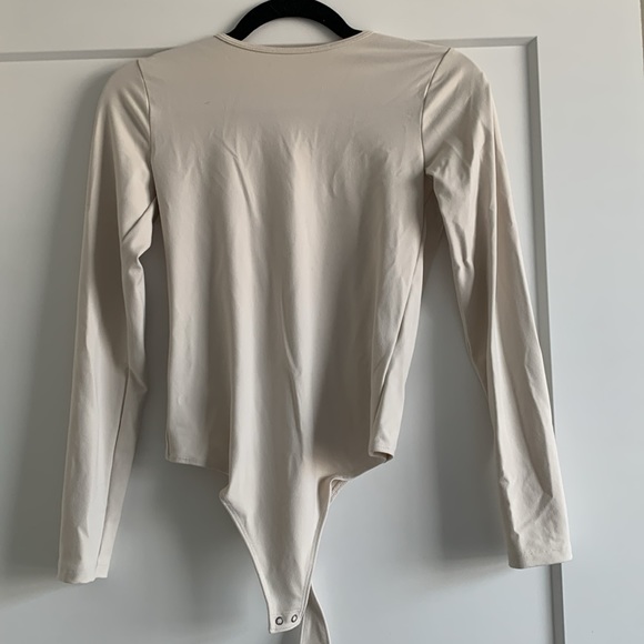 Abercrombie V back bodysuit size Sm - Picture 4 of 4